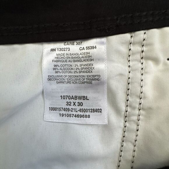 Wrangler ~ Black Relaxed Fit Cargo Pants ~ size 32/30 ~ NWT ~ Flex for comfort - Picture 13 of 13